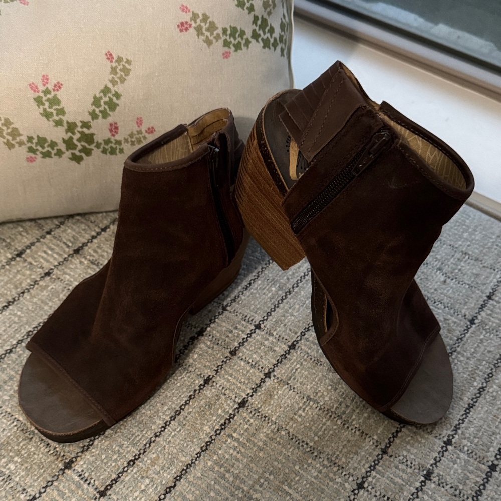 OTBT Dark Brown Heeled Boots